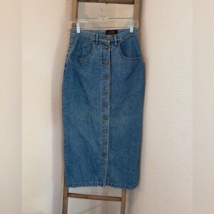Vintage ✨ Eddie Bauer button down denim skirt.